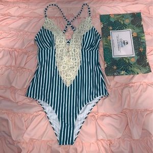 CUPSHE Swimsuit Size L